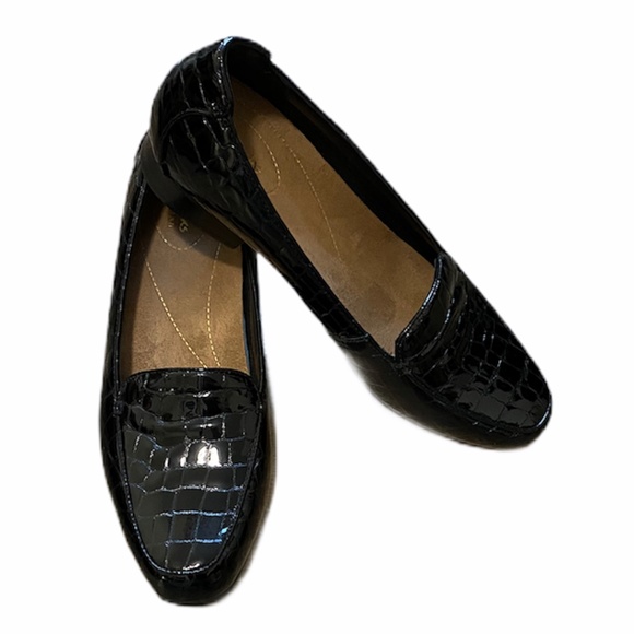 clarks black patent loafers
